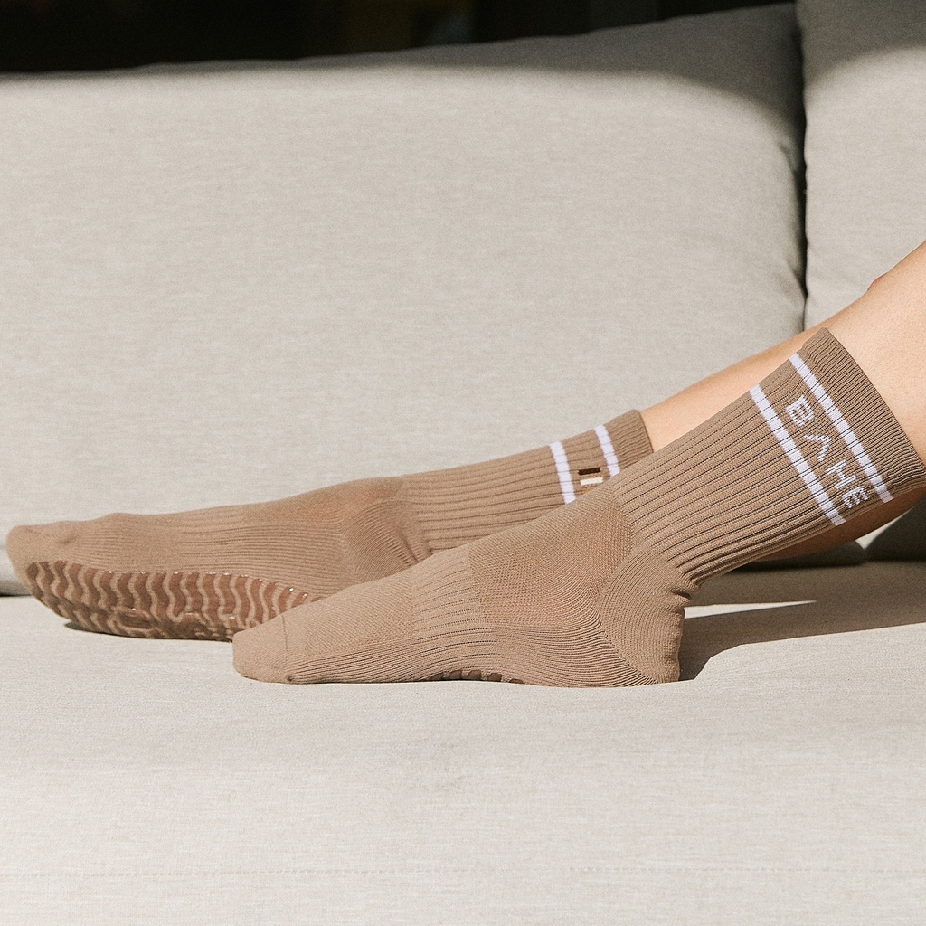BAHE STUDIO GRIPPY CREW SOCKS COCONUT
